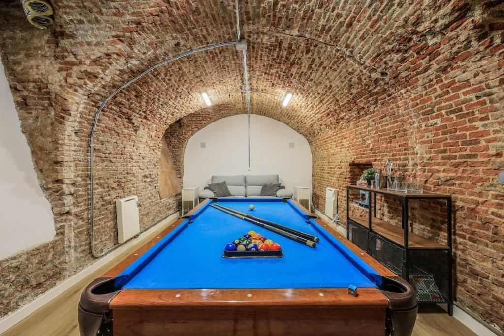 Unique Flat La Latina * Billiard & Darts Apartment Madrid Exterior photo