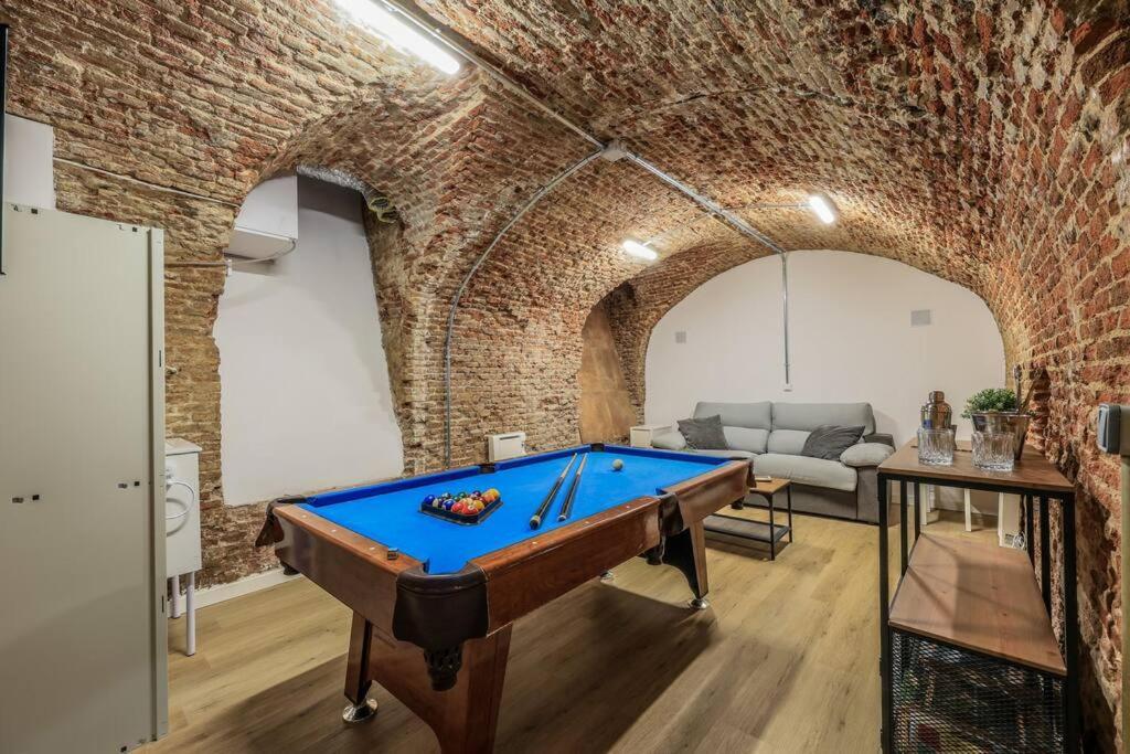 Unique Flat La Latina * Billiard & Darts Apartment Madrid Exterior photo