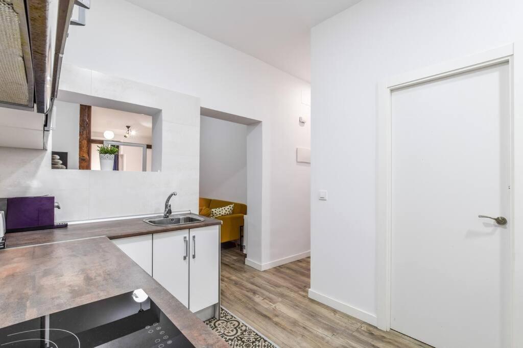 Unique Flat La Latina * Billiard & Darts Apartment Madrid Exterior photo